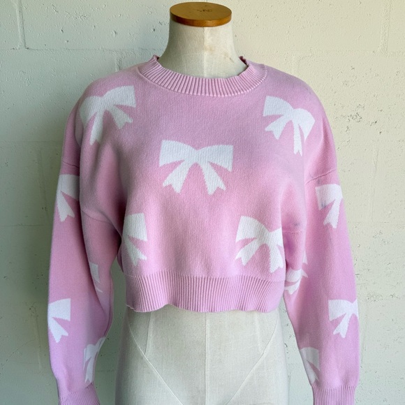 Mable Sweaters - Cropped Crewneck Sweater in Light Pink with White Bow Motif